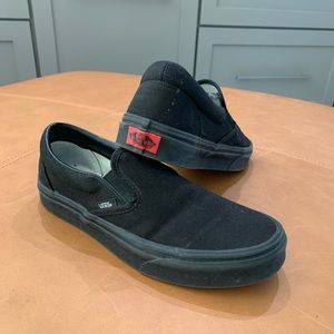 Black slide on Vans